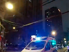 上海 外国游客街头呼救 城管队员伸出援手
