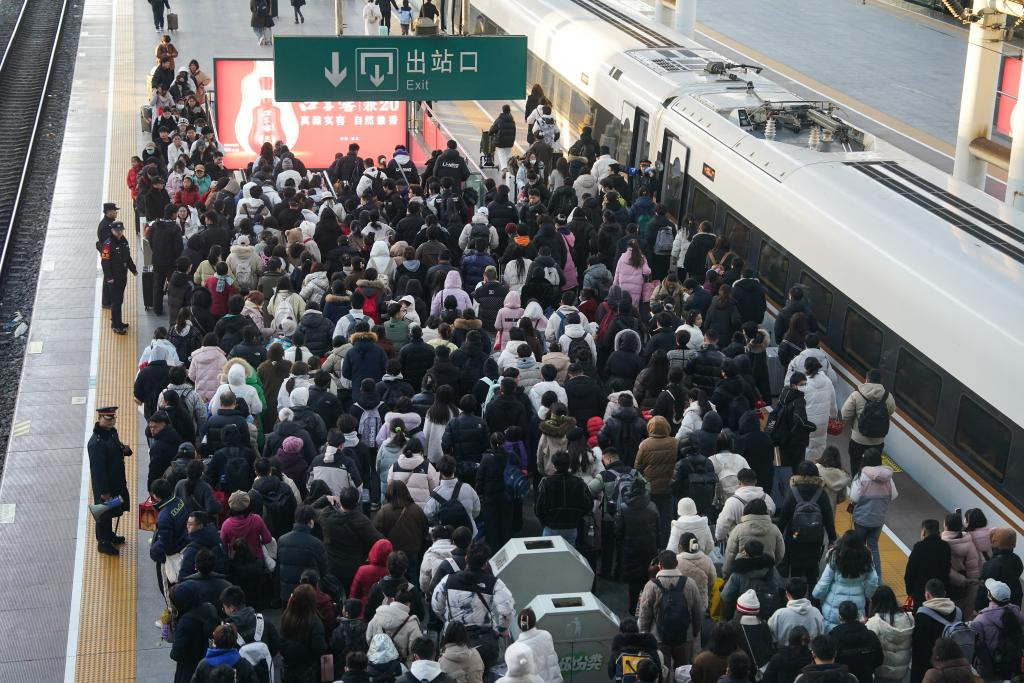 10日是2025年春运第28天 全社会跨区域人员流动量预计超2亿人次