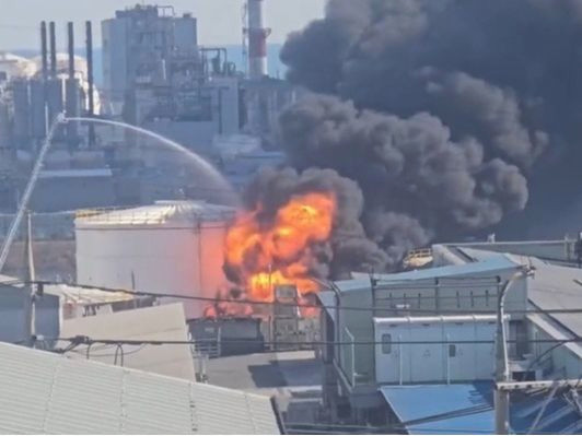 韩国一工业园区储油罐发生爆炸 致一死一伤