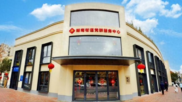上海黄金地段多功能服务驿站“复8邻里汇”启用