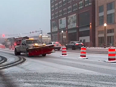 美国弗吉尼亚州部分地区积雪厚度达37厘米