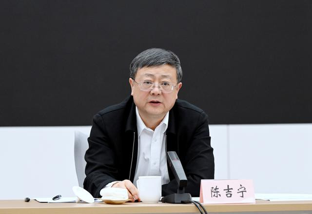 陈吉宁调研松江区