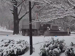 美国冬季风暴影响多地 中西部降暴雪 局地积雪可达25厘米
