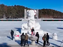 黑龙江 电影冰雪梦幻联动 哪吒雪雕惊艳亮相