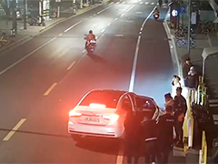 上海深夜河浜落水惊魂 特警果断化险为夷
