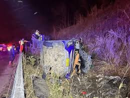 泰国巴真府发生严重车祸 数十人伤亡