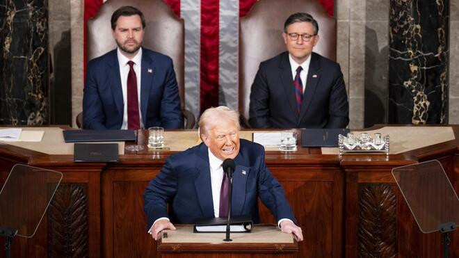 特朗普国会讲话 两党互呛现场混乱