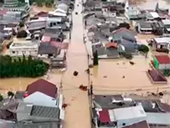 印尼雅加达及周边遭暴雨袭击 至少2人死亡