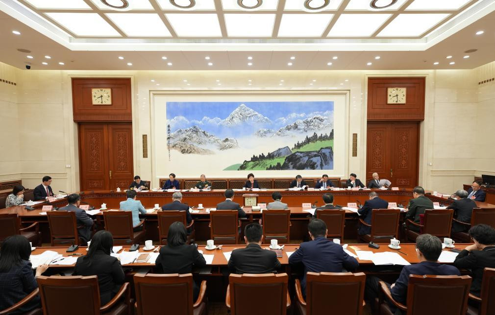 全国人大宪法和法律委员会召开全体会议对代表法修正草案进行统一审议