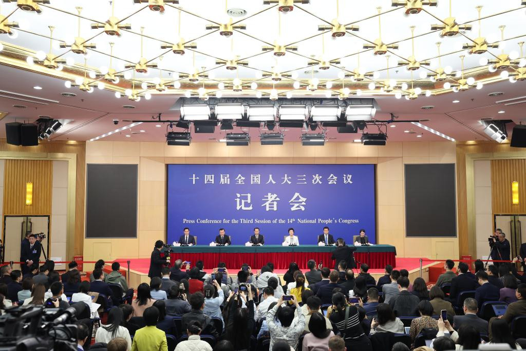 十四届全国人大三次会议民生主题记者会举行 完善重点群体的社会保障政策
