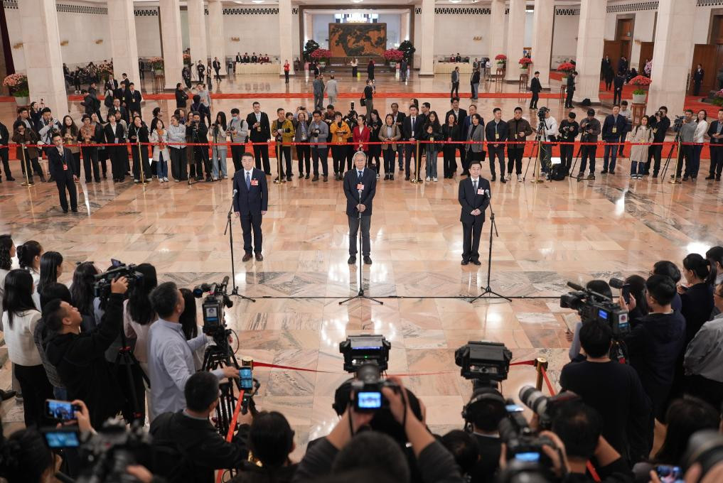 全国政协十四届三次会议 第三场“委员通道”举行
