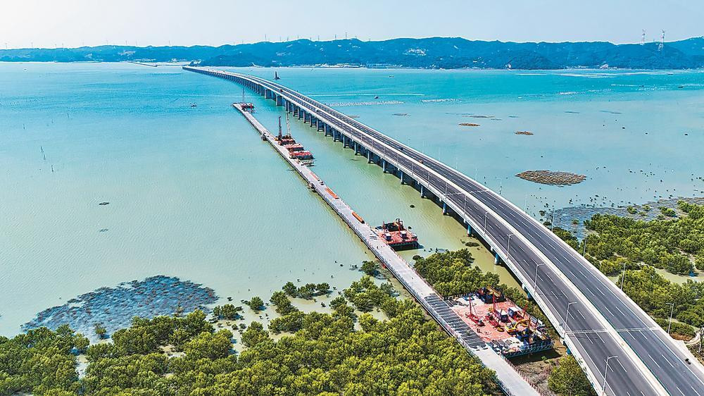 福建 漳汕高铁海上工程开工建设