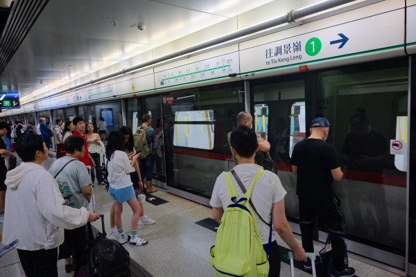 港铁正研究放宽宠物乘车限制 最快今年上半年有定论