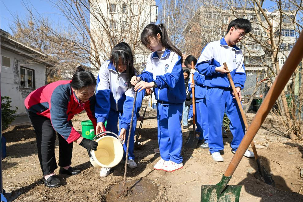 【新思想引领新征程】植树增绿共建美丽中国