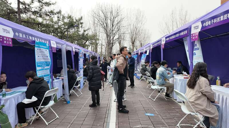 清华举办年度最大就业洽谈会 AI类岗位需求升温