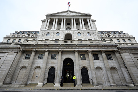 英国央行维持基准利率不变