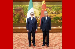 赵乐际同意大利参议长举行会谈
