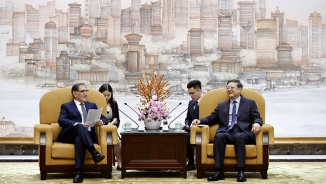 陈吉宁会见意大利参议长