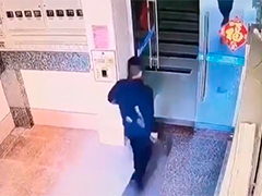 广东江门 休假消防员路遇火情第一时间救援