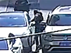 上海警方抓获多名“车手” 百万现金集中发还被害人