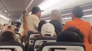 捷星航空一客机因乘客欲强行开舱门被迫返航