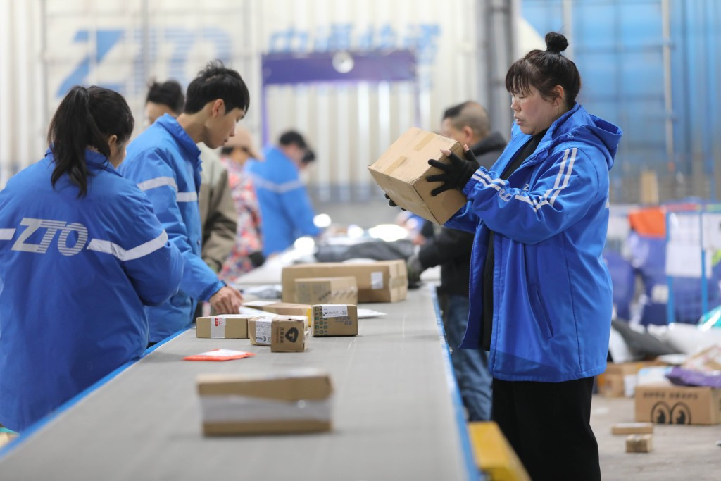清明节假期全国揽投快递包裹超28亿件