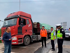 东昌高速 400升柴油泄漏 多方联动紧急排险