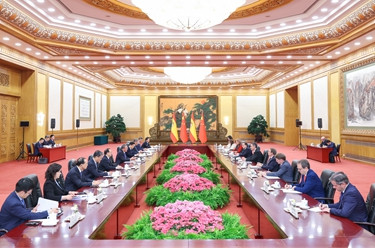 李强同西班牙首相会谈