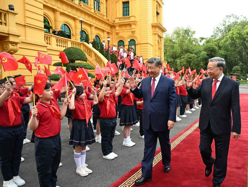 越共中央总书记为习近平举行欢迎仪式