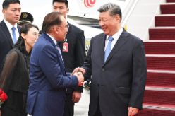 习近平抵达吉隆坡对马来西亚进行国事访问
