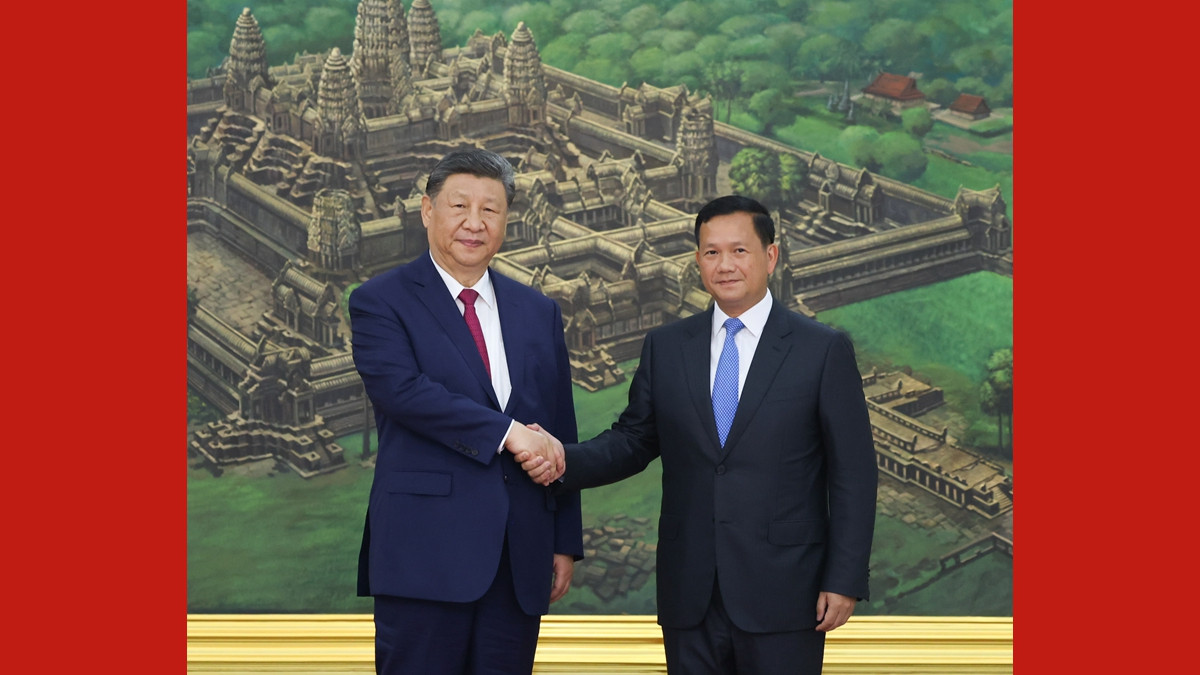 习近平同柬埔寨首相举行会谈