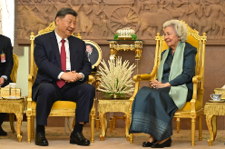 习近平会见柬埔寨太后