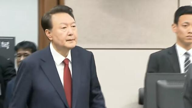 尹锡悦涉嫌发动内乱案第二次庭审 出庭场景首度公开