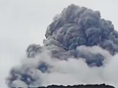 哥斯达黎加“波阿斯火山”强烈喷发