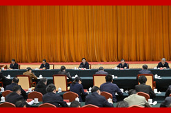 王沪宁与新时代党的统一战线工作专题研讨班学员座谈