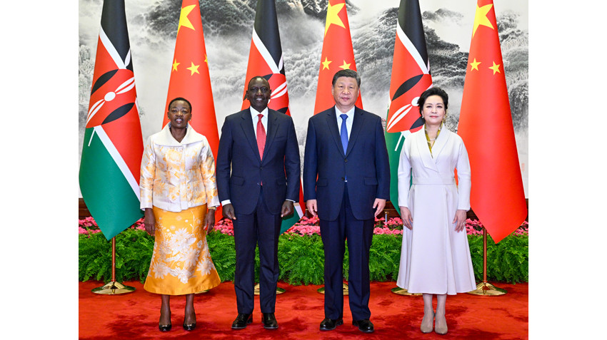 习近平同肯尼亚总统会谈
