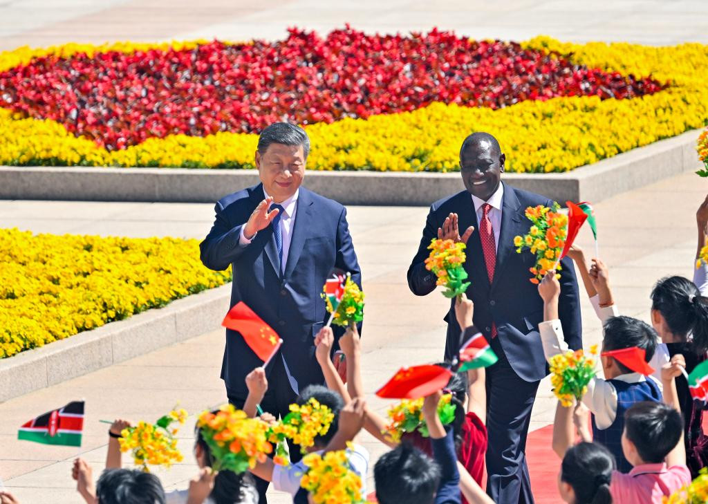 习近平举行仪式欢迎肯尼亚总统访华