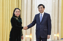 王沪宁会见越共中央委员、越南祖国阵线中央副主席兼秘书长