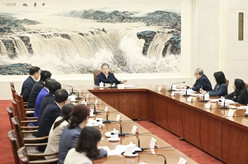 赵乐际同全国人大常委会会议列席代表座谈