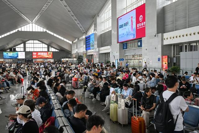 “五一”假期全国铁路发送旅客超1亿人次