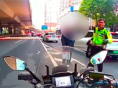 上海送考遭遇堵车 铁骑助力“赶考”