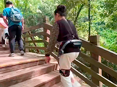 青城山 “外骨骼登山、无人机送货”高科技助力登山游