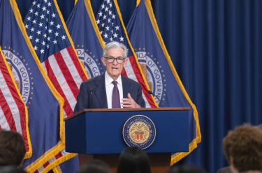 美联储连续第三次维持利率不变 警告关税影响