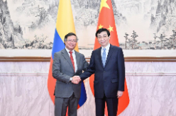王沪宁会见哥伦比亚总统