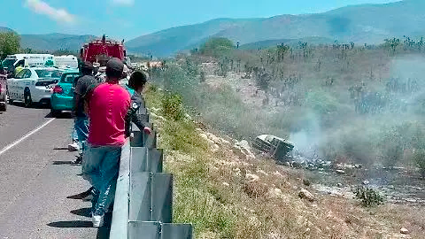 墨西哥中部发生严重交通事故致21人死亡