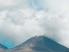 印尼勒沃托比火山连续喷发 灰柱高达6000米