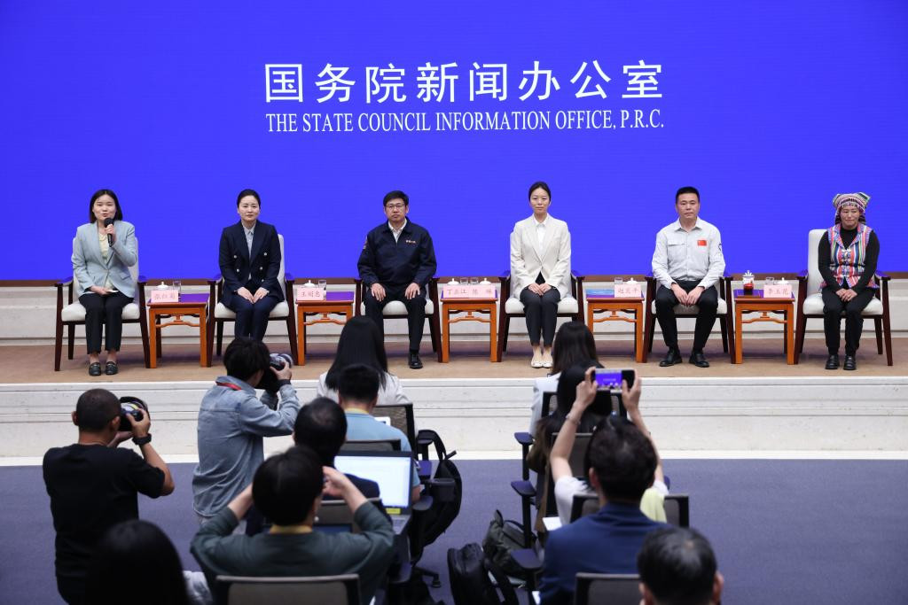 国务院新闻办举行“新征程上的奋斗者”中外记者见面会