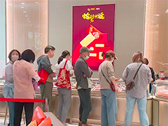 上海专用消费券带动“购金热” 豫园商圈金店销售火爆