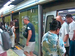 港铁车厢“充电宝”冒烟 工程师：切勿用液体尝试扑灭