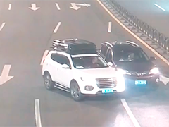 司机醉驾撞车逃逸 被拦后“撒泼打滚”拒绝检测